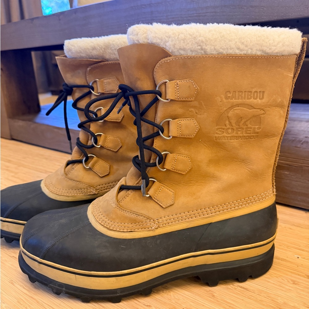 Sorel Caribou II Boots with Cream and Green Interior